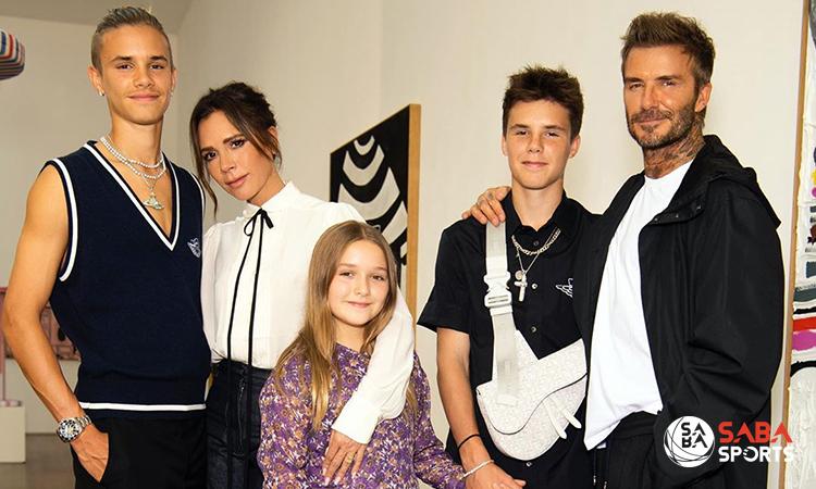 David Beckham và các con đến ủng hộ buổi trình diễn sản phẩm mới của Victoria