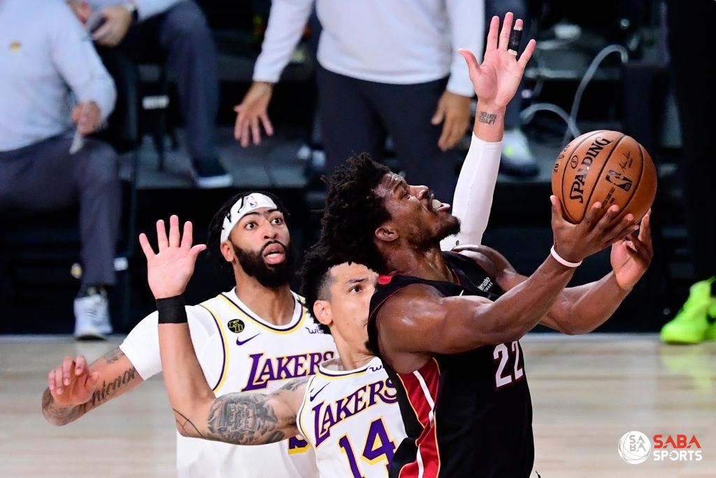 Jimmy Butler là cầu thủ xuất sắc của của Miami Heat trong trận đấu này