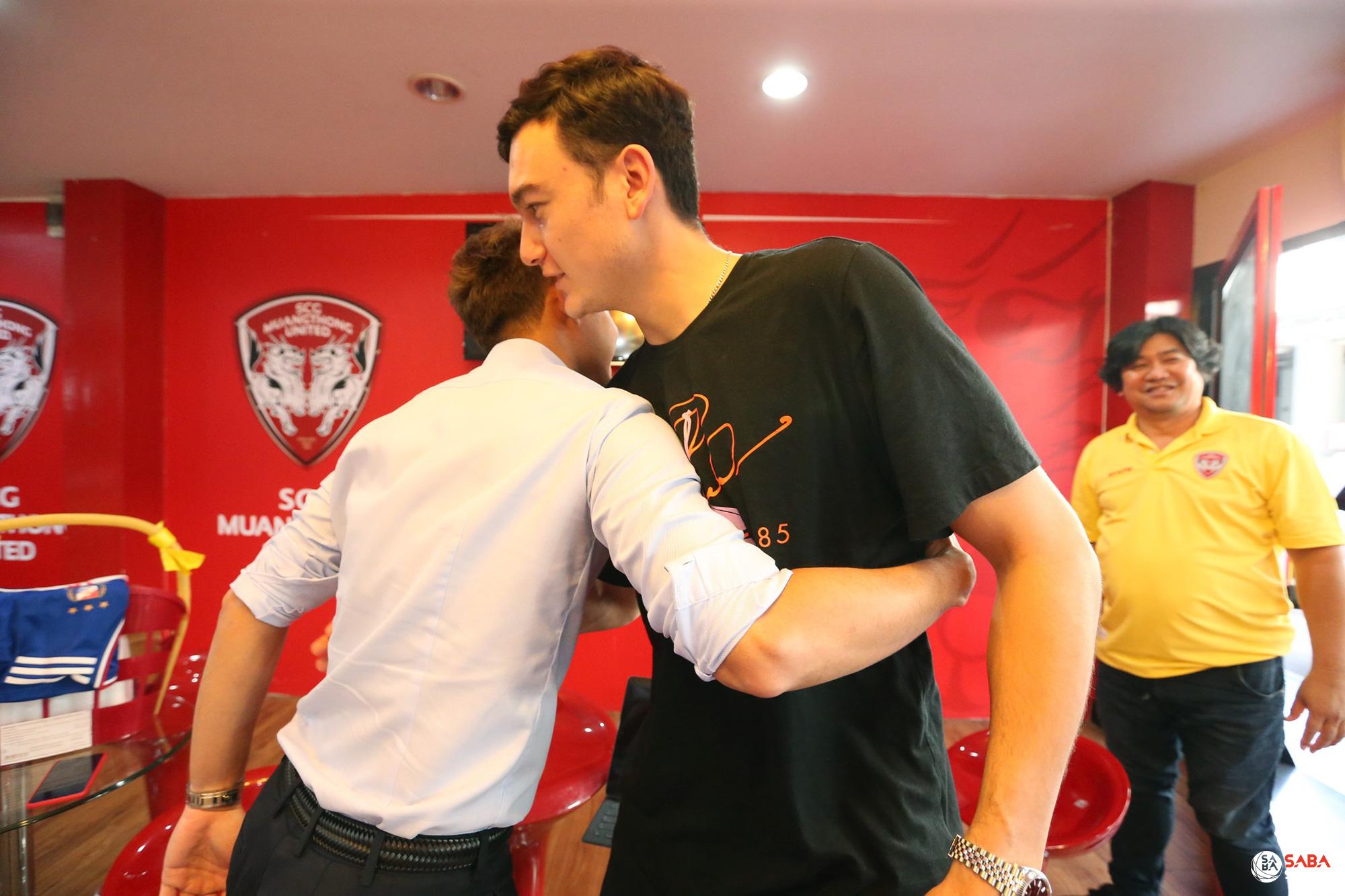 Văn Lâm có cơ hội đối đầu với các cầu thủ ở J-League