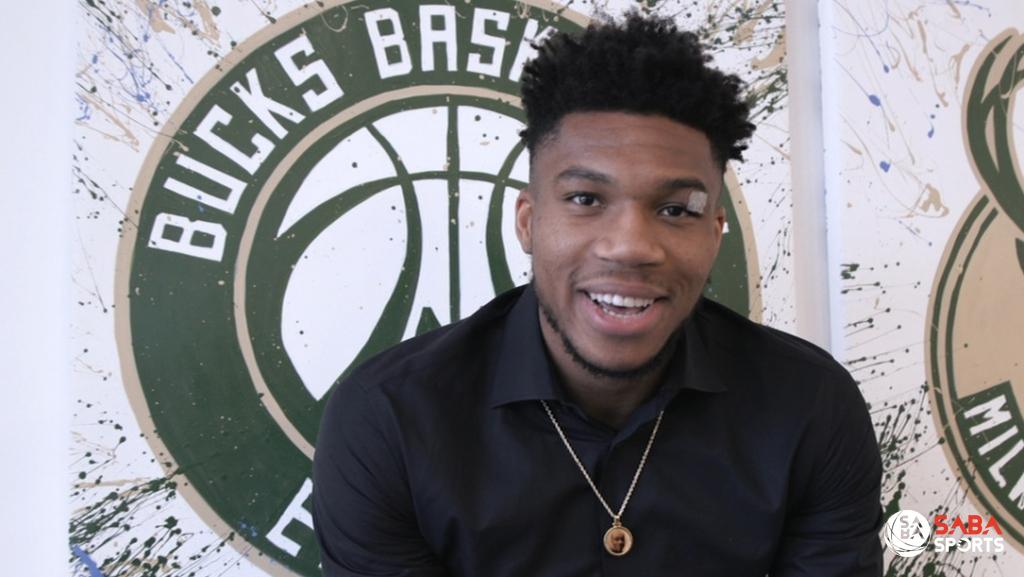 Giannis rạng rỡ rỡ khi báo tin vui cho fan Bucks