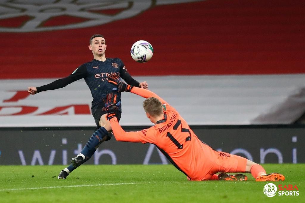 Phil Foden thực hiện cú vẩy bóng nâng tỷ số lên 3-1