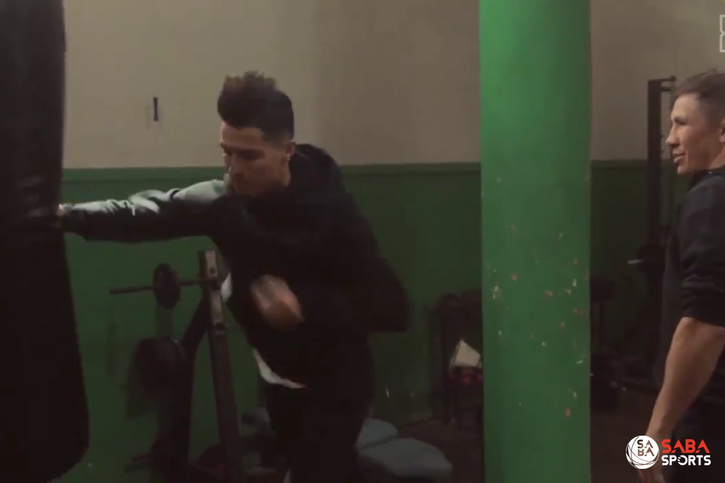 Ronaldo bắt tay vào luyện tập ngay sau khi được Golovkin hướng dẫn