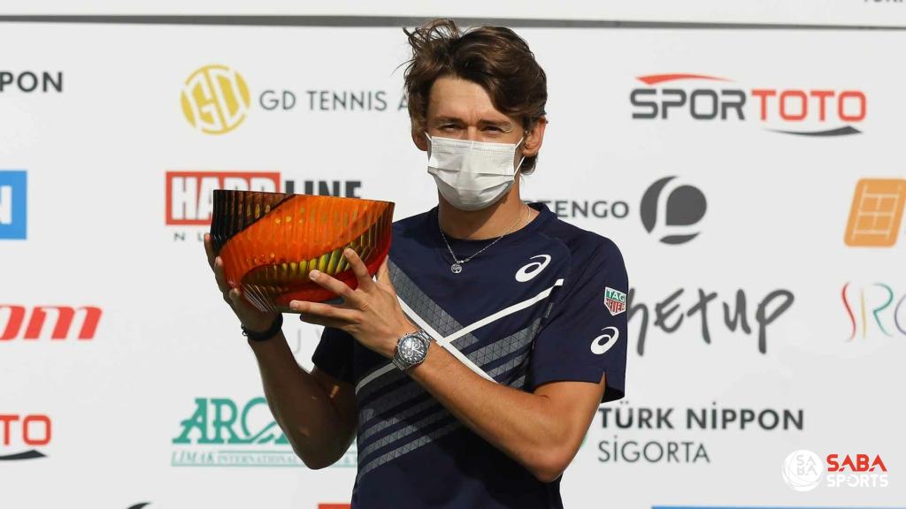 De Minaur đăng quang do đối thủ không thể thi đấu