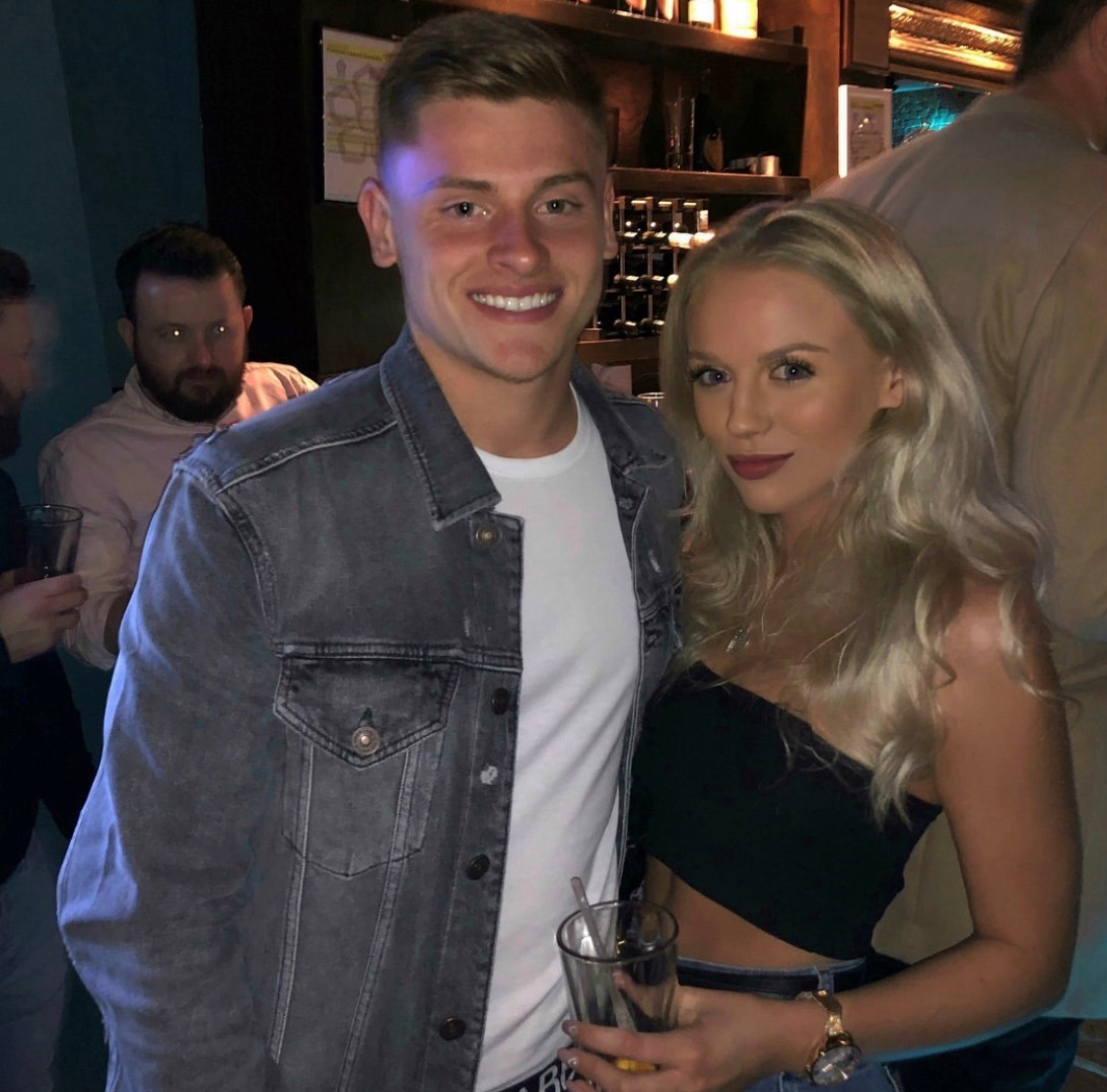 Naomi Dann -  cô bạn gái nóng bỏng của Harvey Barnes