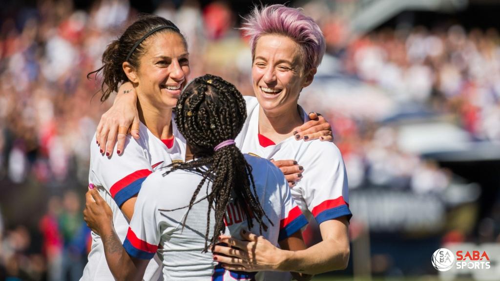 Carli Lloyd (bên trái) đã hồi phục sau chấn thương và sẽ ra sân cùng các đồng đội