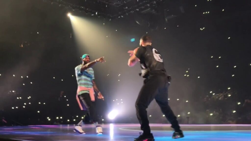 Siêu sao Lakers khuấy động sân khấu cùng Travis Scott