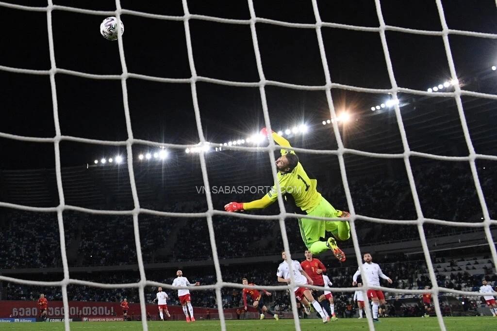 Tây Ban Nha thoát hiểm nhờ sự tỏa sáng của tiền vệ RB Leipzig