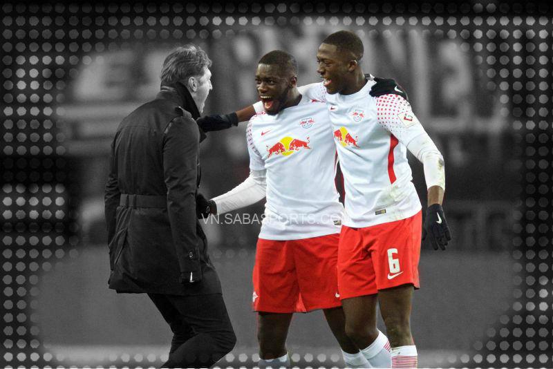 Cùng với Upamecano (giữa), Konate là một trong những trung vệ giàu tiềm năng đang chơi cho Leipzig