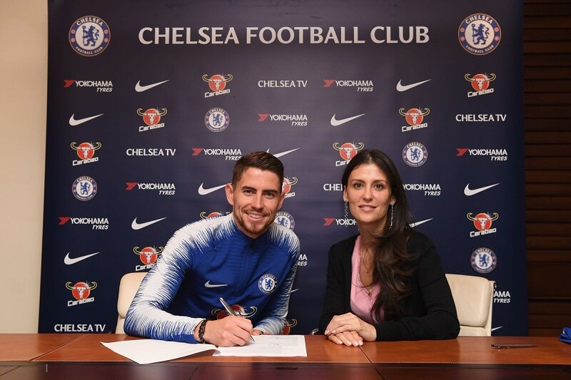 Liệu Marina có tiếp tục thuyết phục thành công Jorginho. (Ảnh: Twitter)