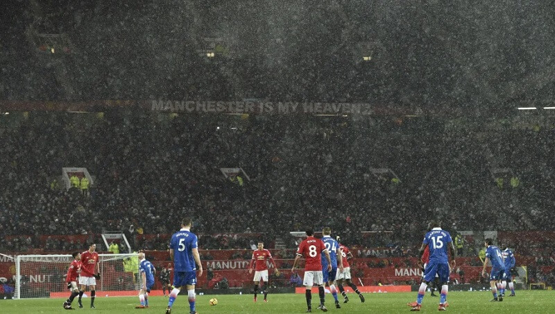 Mưa hay tuyết rơi là chuyện thường tình ở Anh. (Ảnh: Getty)