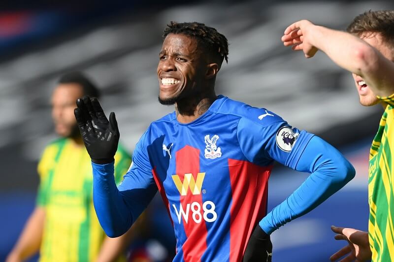 Chelsea phải để mắt đến Wilfried Zaha. (Ảnh: Evening Standard)