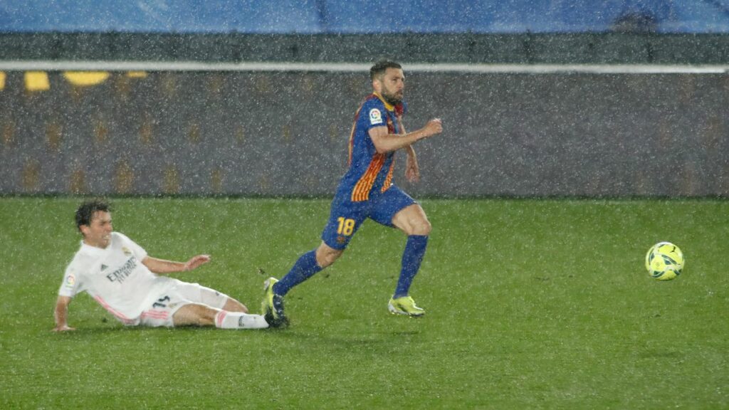 Liverpool có thể học theo Barca để khai thác vị trí của Odriozola