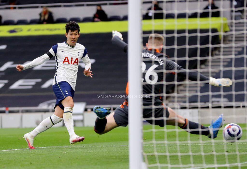 Son Heung-min mở tỉ số trận đấu.