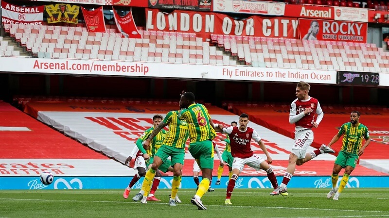 Pha lập công đầu tiên của Smith Rowe ở Ngoại hạng Anh mùa này. (Ảnh: Premier League)