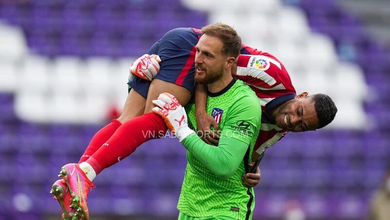 Oblak ăn mừng cùng đồng đội sau khi vô địch La Liga. (Ảnh: JuniperSports)