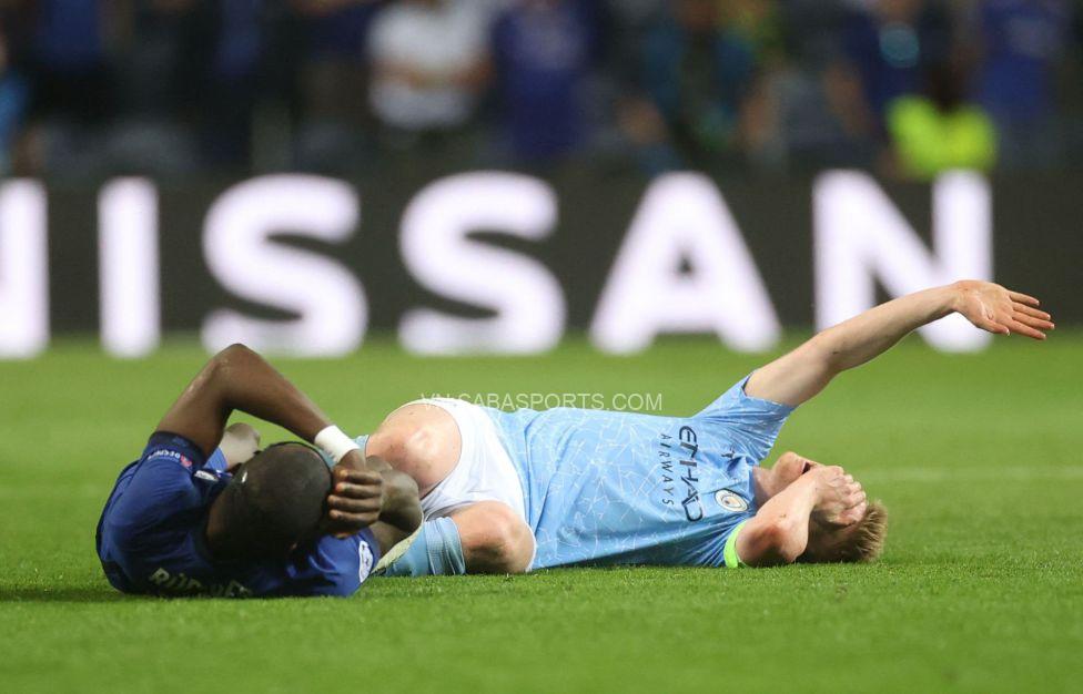 Martinez cho rằng Rudiger đã giả vờ ôm mặt