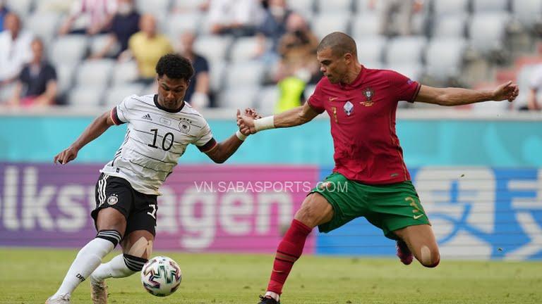 Hậu vệ 2 lần phản lưới, ĐKVĐ Euro nhận thất bại trước Đức trong trận "mưa gôn"