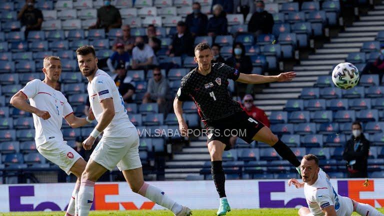 Perisic cứu vớt hy vọng của tuyển Croatia bằng bàn thắng gỡ hòa ở phút 47.