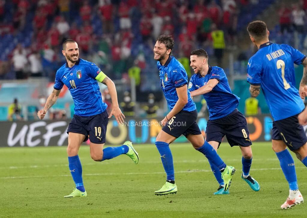 Đánh bại Thụy Sĩ, Ý trở thành đội đầu tiên đoạt vé đi tiếp