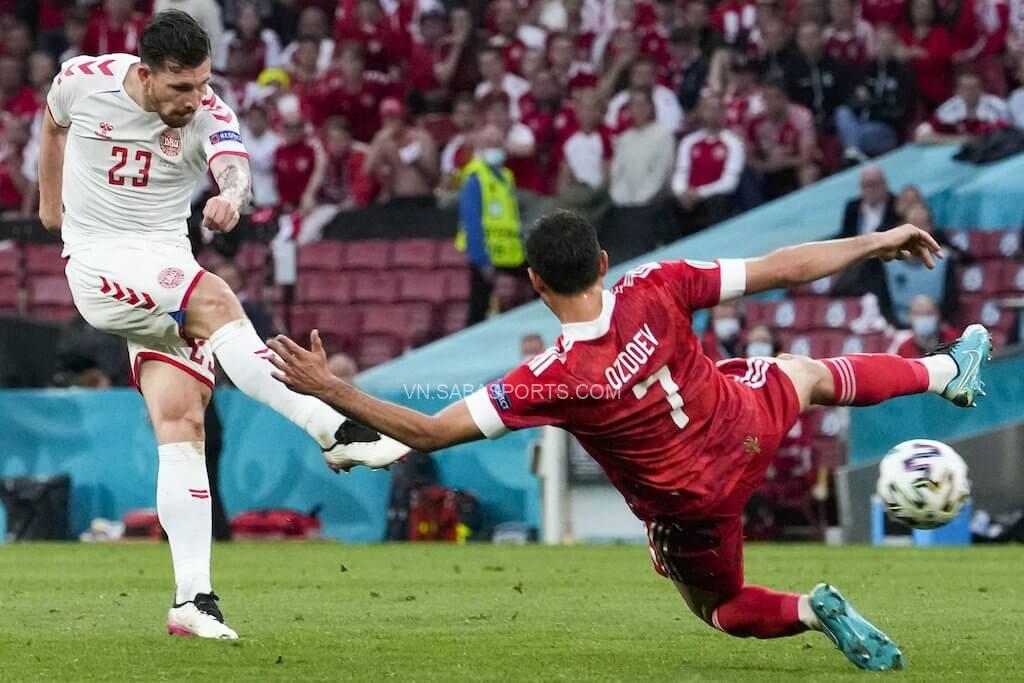 Hojbjerg thi đấu đầy nhiệt huyết trong trận gặp Nga