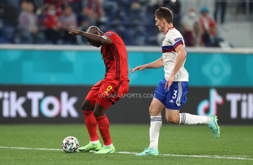 Tại sao Lukaku không việt vị trong bàn mở tỉ số trước ĐT Nga?