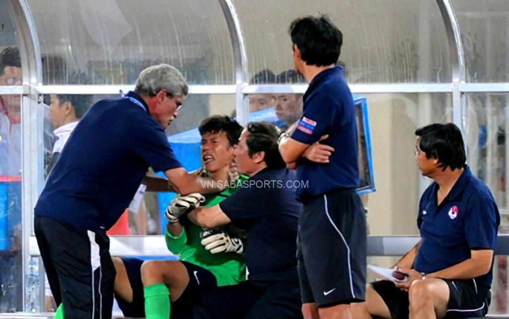 HLV Calisto từng bị hiểu lầm về cái 'bóp cổ' Tấn Trường