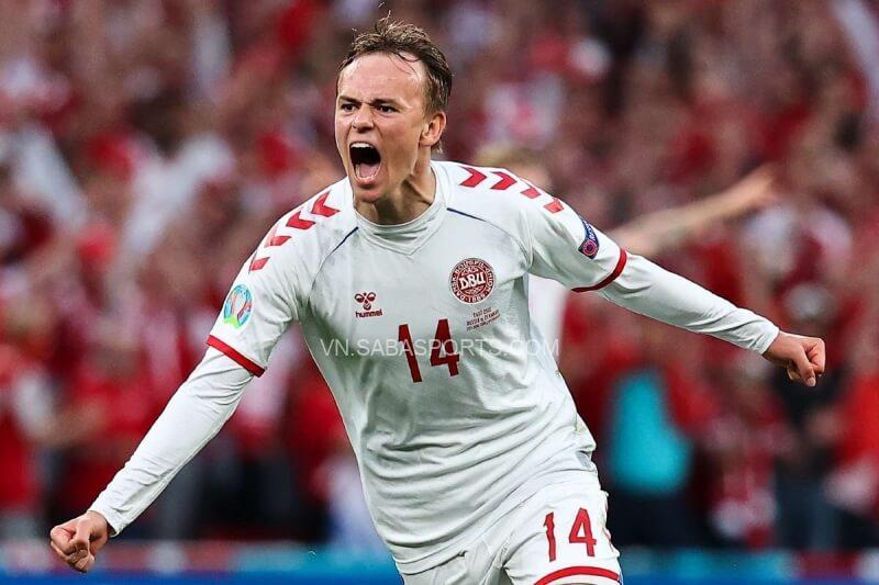 Damsgaard bị hét giá sau màn thể hiện tuyệt vời tại Euro