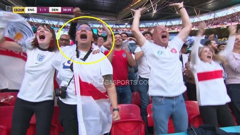 Hình ảnh Nina ăn mừng