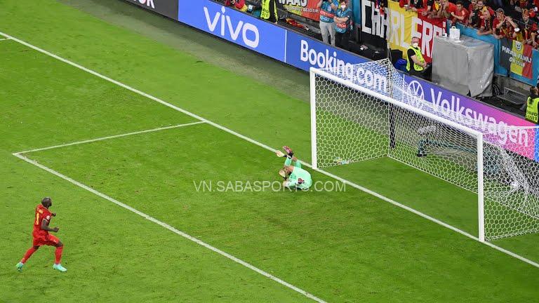 Ngoài bàn thắng trên chấm phạt đền, Lukaku khá vô duyên trong trận đấu này.