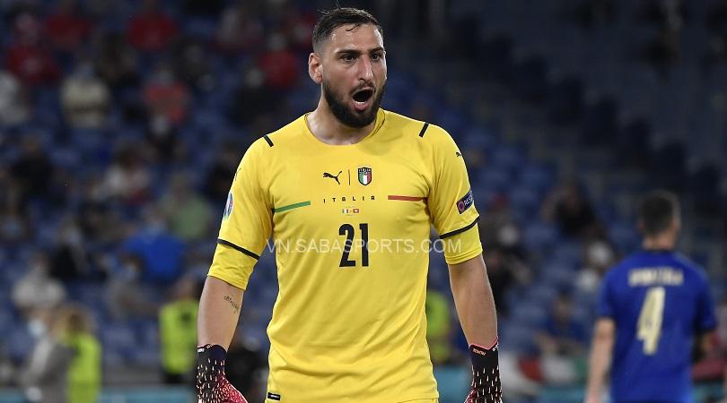 Donnarumma là điểm tựa nơi hàng thủ của Azzurri.