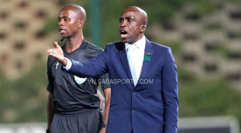 HLV David Notoane sợ các học trò có nguy cơ gặp tai nạn như Eriksen