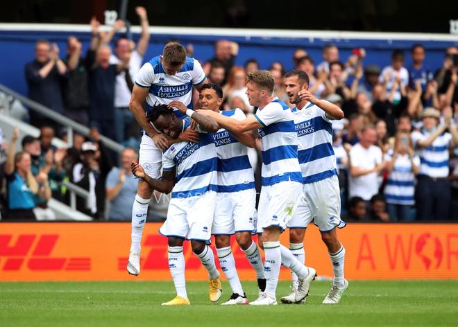 QPR tạo nên cú sốc khi đánh bại Man United trong trận giao hữu trước thềm mùa giải mới.