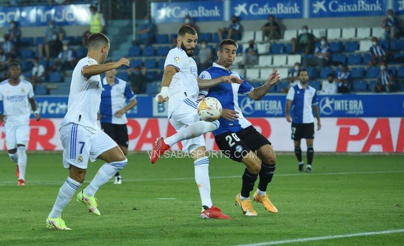 Benzema để lại dấu ấn với cú đúp ở vòng đấu đầu tiên