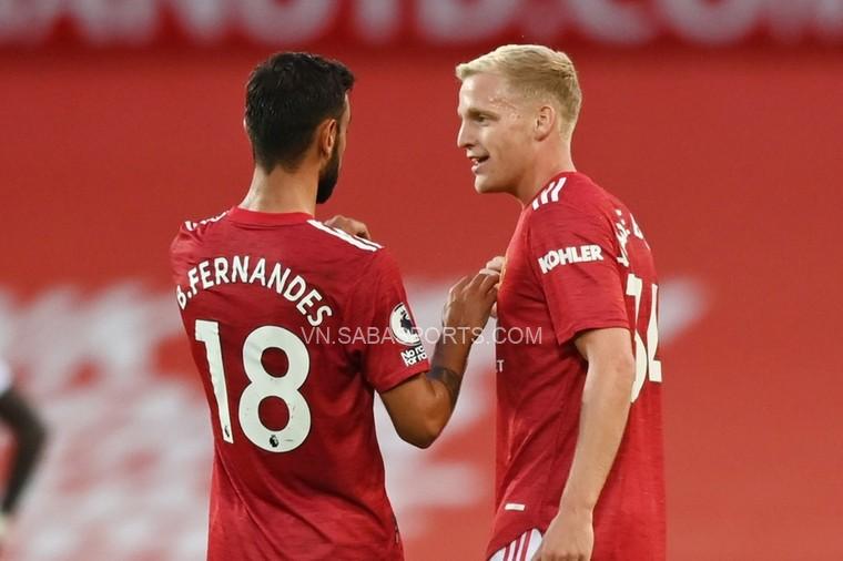Cả Bruno và Van de Beek đều chơi ở vị trí tiền vệ công