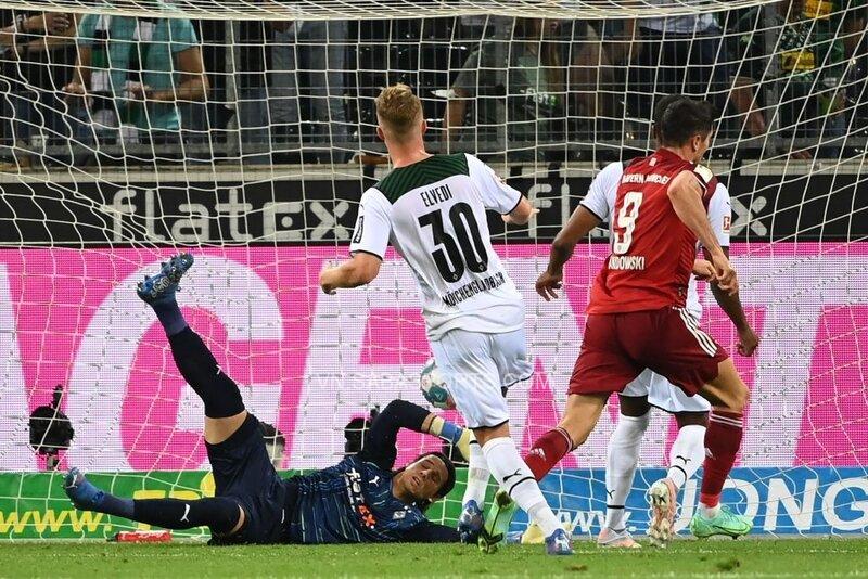 Lewandowski chớp thời cơ để ghi bàn gỡ hòa cho Bayern Munich