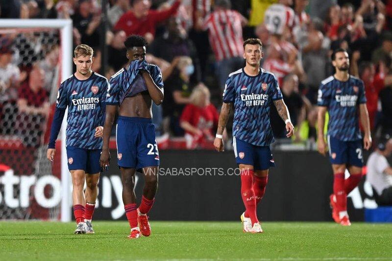 Ben-White-cung-cac-dong-doi-co-ngay-thi-dau-tham-hoa- 1jpg.