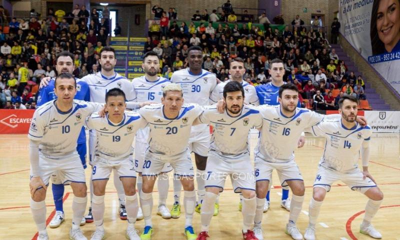 Đức Hòa (19) từng có chuyến xuất ngoại không thuận lợi