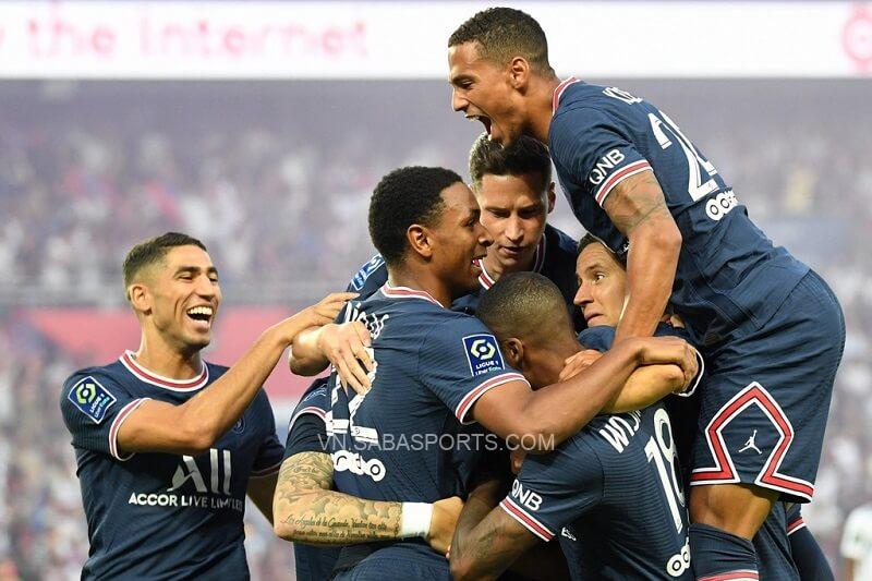 PSG phô trương sức mạnh. (Ảnh: Thanh Niên)