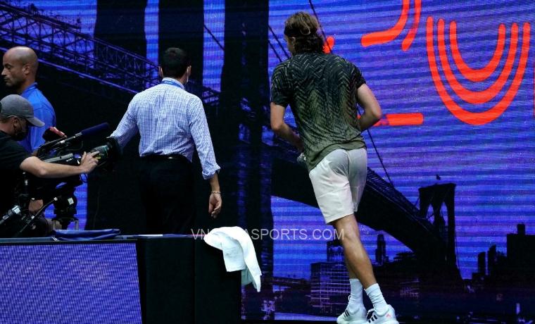 Tsitsipas bị đồng nghiệp và khán giả chỉ trích vì cho rằng anh đã chơi không đẹp