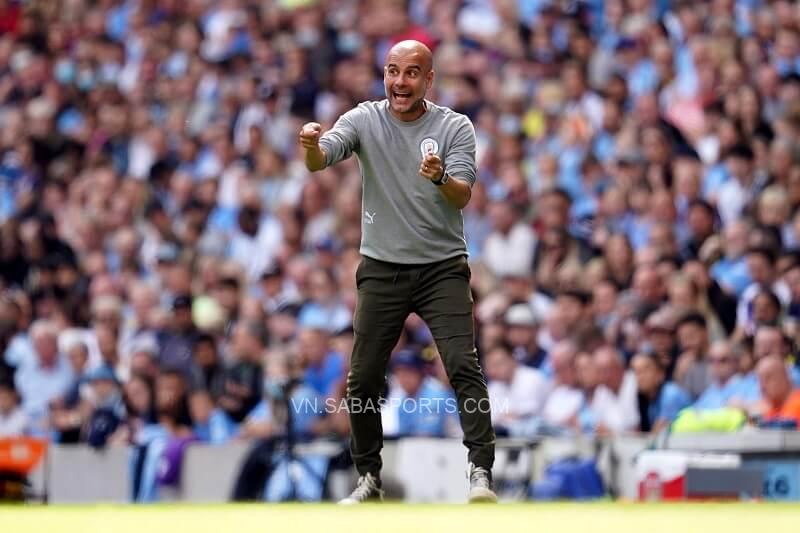 Pep chỉ đạo trên sân King Power. (Ảnh: Twitter)