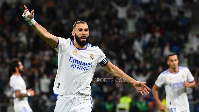 Benzema thể hiện phong độ săn bàn hủy diệt