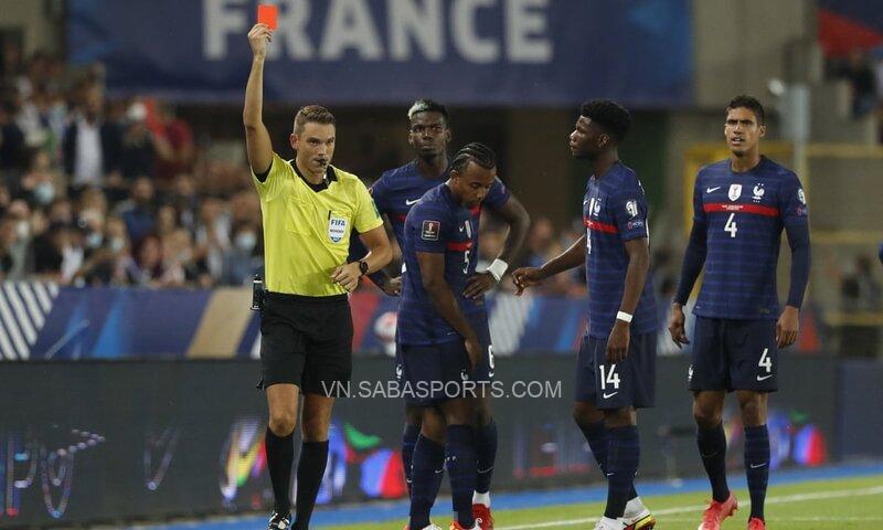 Kounde phạm lỗi nhận thẻ đỏ trực tiếp