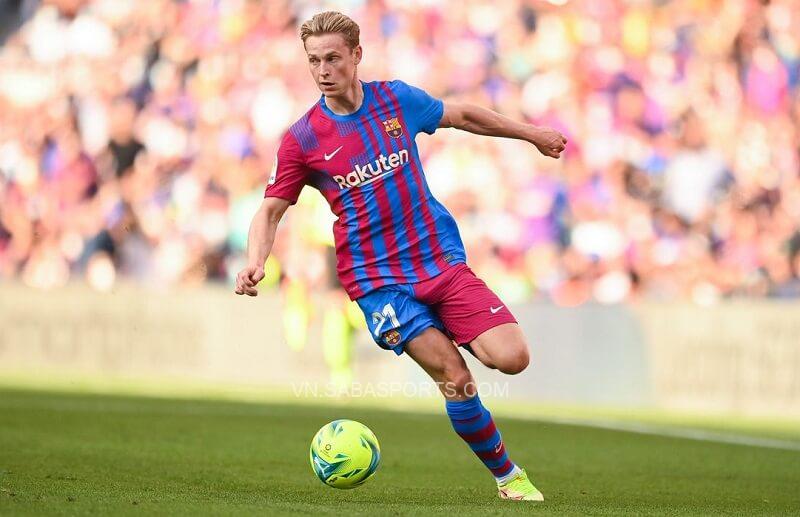 De Jong trong một pha lên bóng. (Ảnh: Twitter)