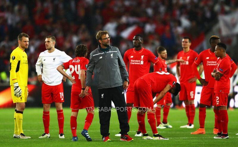 Thầy trò Klopp ngậm ngùi nhìn Sevilla đăng quang. (Ảnh: Telegraph)