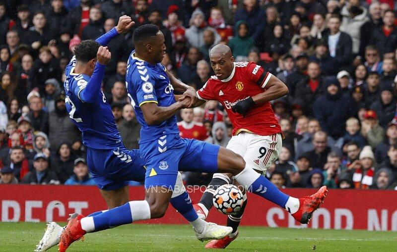 Martial mở tỷ số với pha dứt điểm đẳng cấp