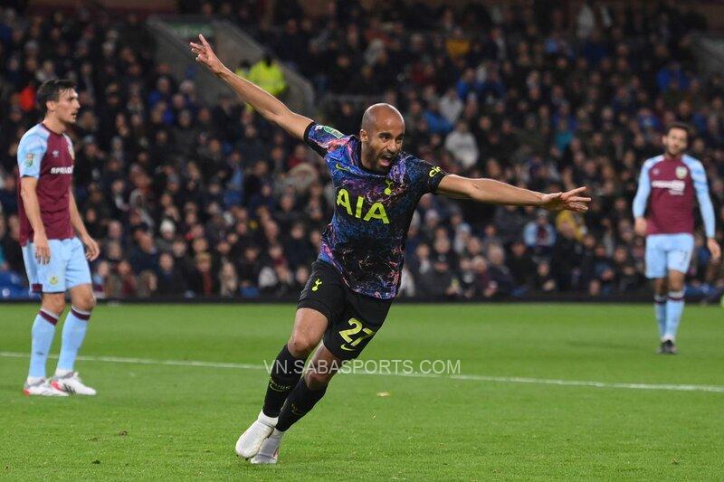 Moura đem về bàn thắng duy nhất của trận đấu