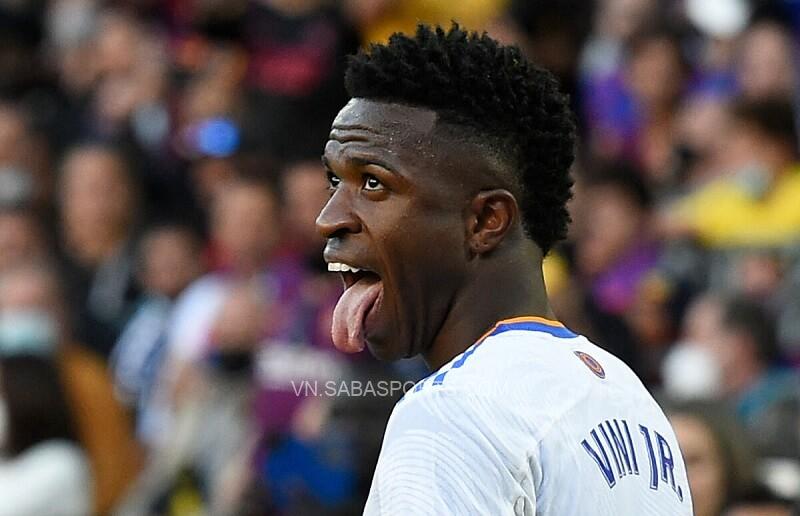 Vinicius phán ứng với các Cules.