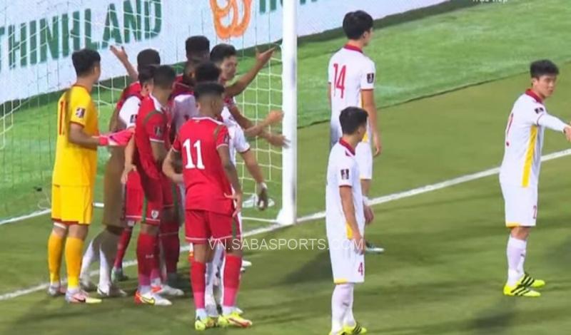 Văn Toản thiếu kinh nghiệm khi đứng trong khung gỗ ĐTVN