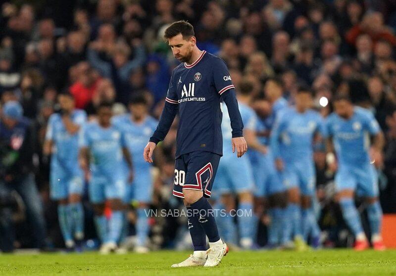 Messi thở dài sau khi Man City ghi bàn.