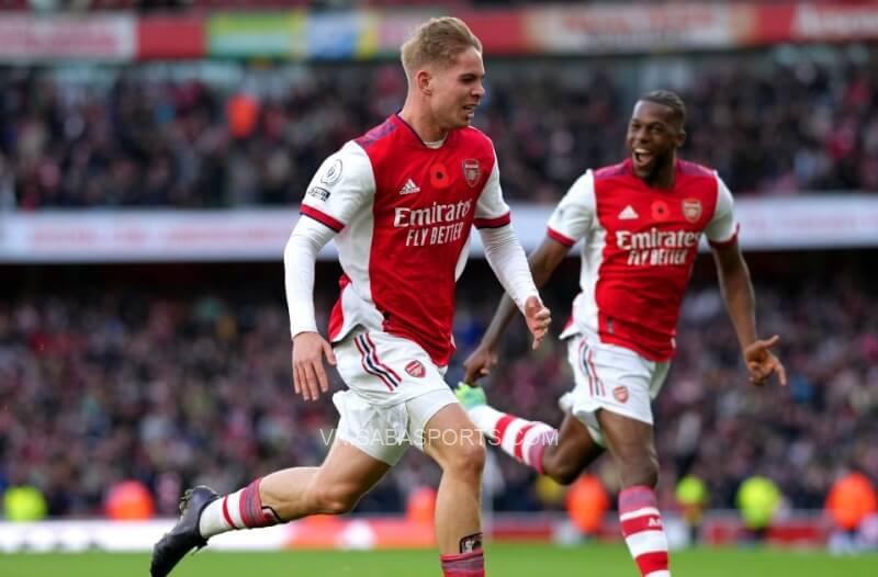 Arsenal còn cách top 4 khoảng cách một trận thắng